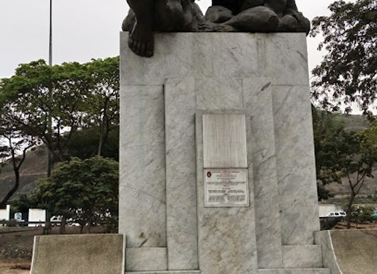 ecuador/guayaquil/barrio-del-centenario/landmark/firefighter-memorial