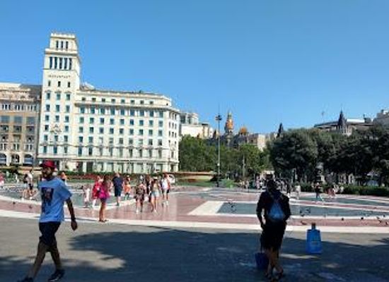 spain/barcelona/landmark/pl-de-catalunya-4
