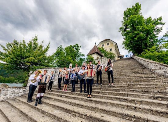 slovenia/southeast-slovenia/landmark/traditional-slovenian-evening