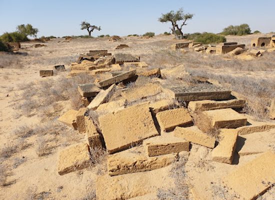 pakistan/lasbela/landmark/historical-graveyard