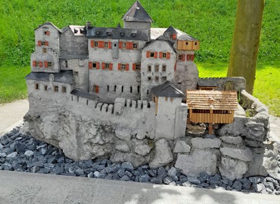 liechtenstein/vaduz/landmark/citytrain