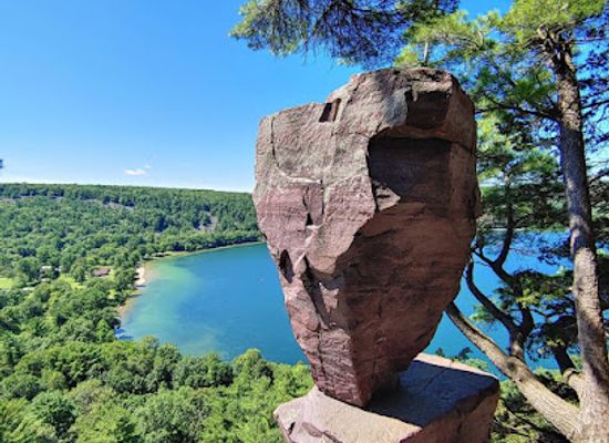 wisconsin/devil-s-lake-state-park/landmark/balanced-rock