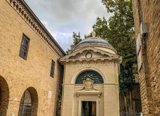 italy/ravenna/landmark/dante-s-tomb
