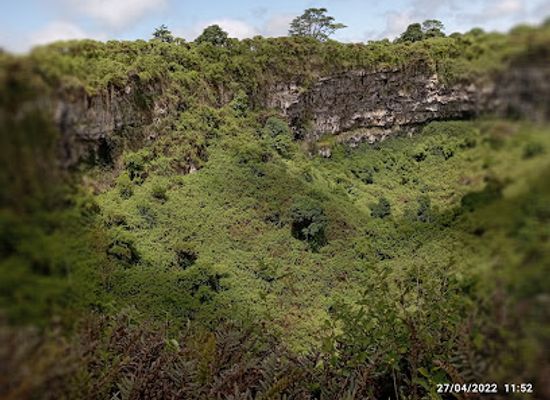 ecuador/galapagos-islands/landmark/pit-craters
