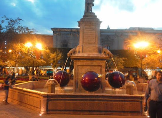 mexico/queretaro/landmark/fuente-de-los-perros
