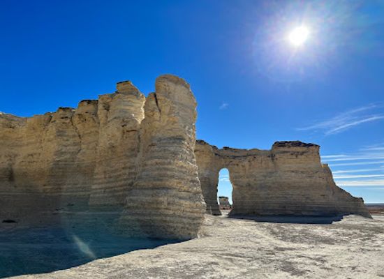 kansas/monument-rocks/landmark/chalk-pyramids