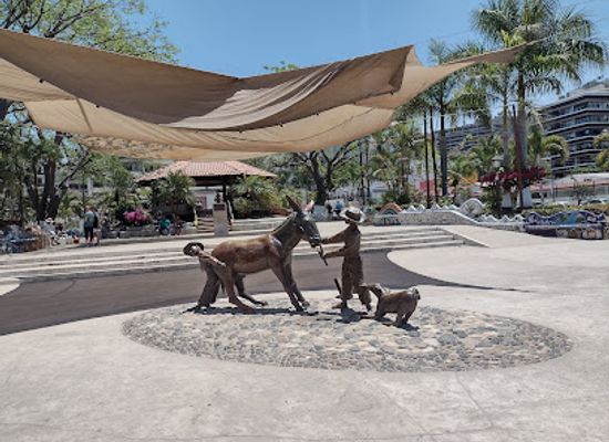 mexico/puerto-vallarta/zona-romantica/landmark/lazaro-cardenas-park