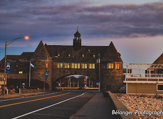 rhode-island/narragansett/landmark/narragansett-wall-view
