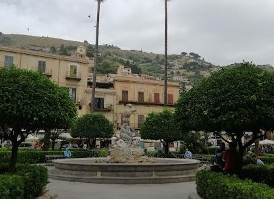 italy/palermo/landmark/piazza-guglielmo-ii
