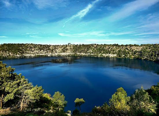 australia/south-east-south-australia/landmark/blue-lake