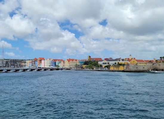 curacao/punda/landmark/renaissance-mall-rif-fort