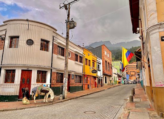 colombia/bogota/la-candelaria/landmark/plazoleta-chorro-de-quevedo