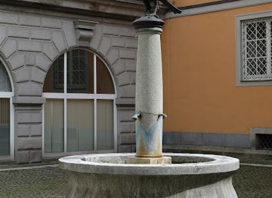 austria/linz/landmark/sirenenbrunnen-bruckenkopfgebaude-west