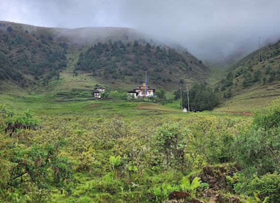 bhutan/phobjikha-valley/landmark/kumbu-lhakhang