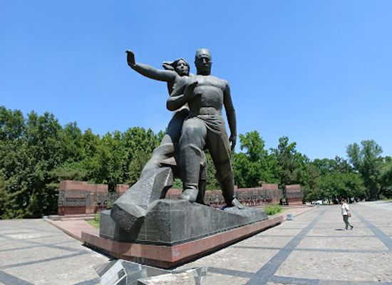 uzbekistan/tashkent/chilanzar/landmark/monument-of-courage