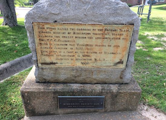 mississippi/the-river-region/landmark/stone-marking-old-natchez-trace