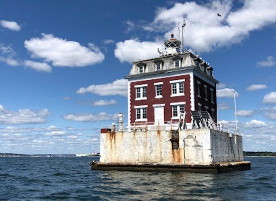 connecticut/southeastern-connecticut/landmark/new-london-ledge-lighthouse