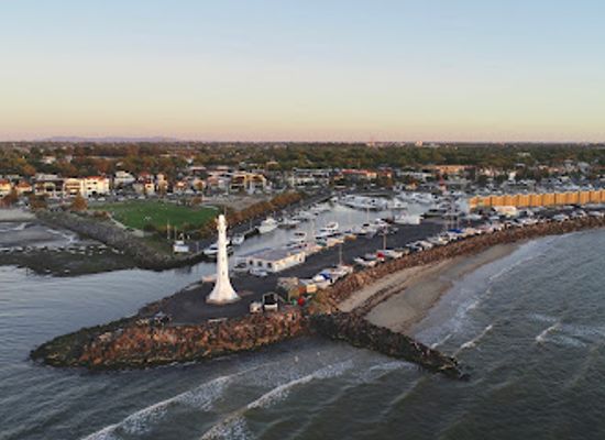 australia/melbourne/st-kilda/landmark/st-kilda-marina-lighthouse