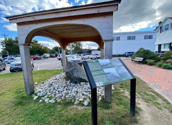 rhode-island/narragansett/landmark/narragansett-rune-stone