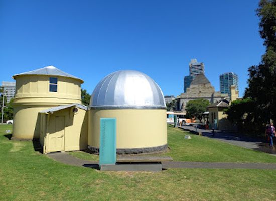australia/melbourne/landmark/observatory-gate-lodge