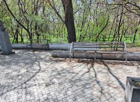 armenia/yerevan/landmark/aram-bey-cholakian-statue