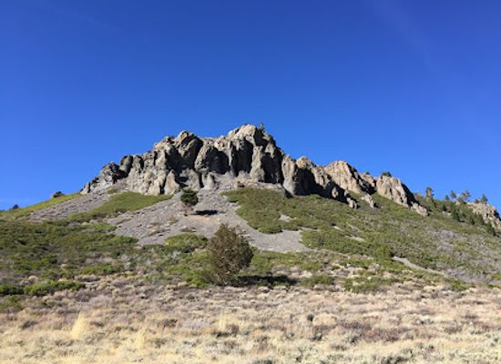 california/mammoth-lakes/landmark/mammoth-rock