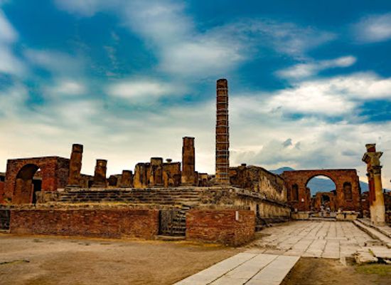 italy/pompeii/landmark/temple-of-giove-excavations