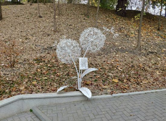 moldova/chisinau/landmark/sculptura-simbol-in-memoria-victimelor-violentei-in-familie
