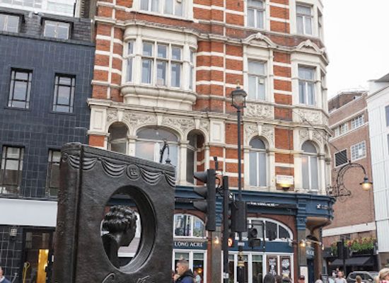 united-kingdom/london/covent-garden/landmark/agatha-christie-memorial