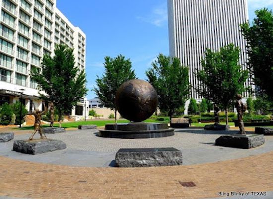 oklahoma/prairie-plains/landmark/rotary-plaza-tulsa