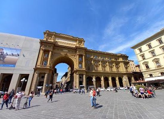 italy/san-gimignano/landmark/piazza-della-repubblica