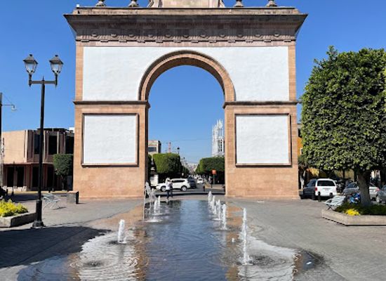 mexico/guanajuato/san-javier/landmark/triumphal-arch-of-the-causeway-of-the-heroes