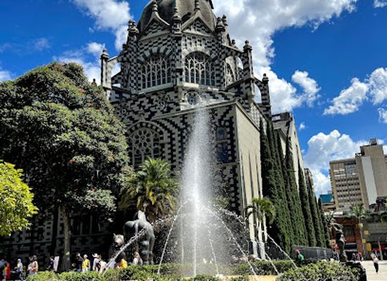 colombia/medellin/el-poblado/landmark/plaza-botero-medellin-antioquia