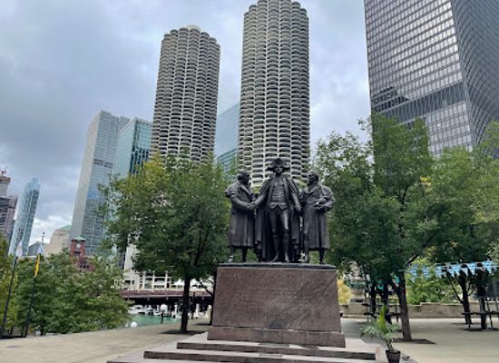 illinois/chicago/the-loop/landmark/heald-square-monument