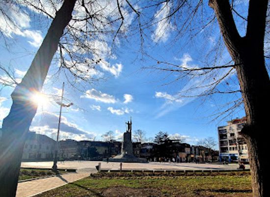 serbia/kraljevo/landmark/trg-srpskih-ratnika