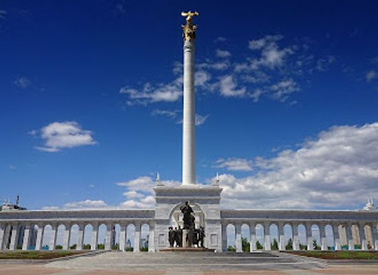 kazakhstan/zhezkazgan/landmark/monument-kazakh-eli