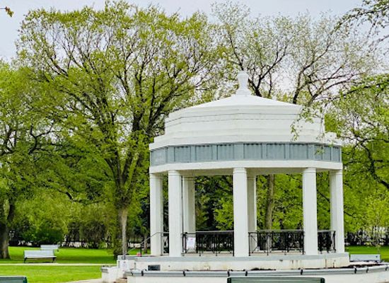 canada/saskatoon/landmark/vimy-memorial-bandstand