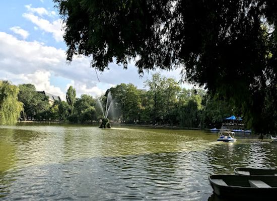 romania/bucharest/cismigiu/landmark/lake-cismigiu
