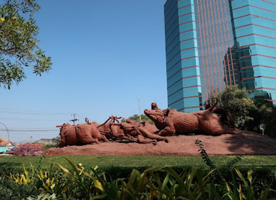 indonesia/surabaya/landmark/karapan-sapi-statue