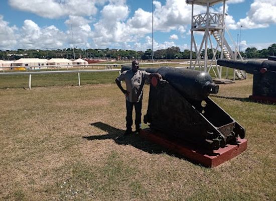 barbados/saint-michael/landmark/barbados-independence-monument