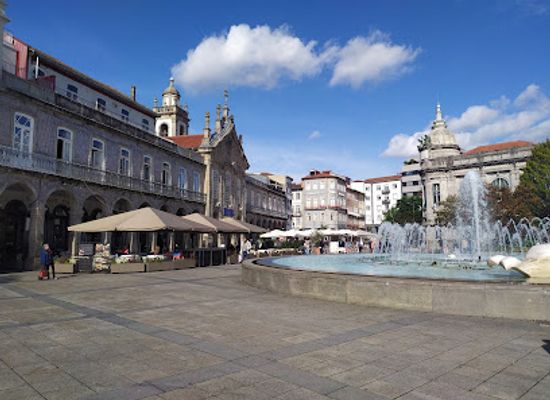 portugal/guimaraes/landmark/praca-da-republica