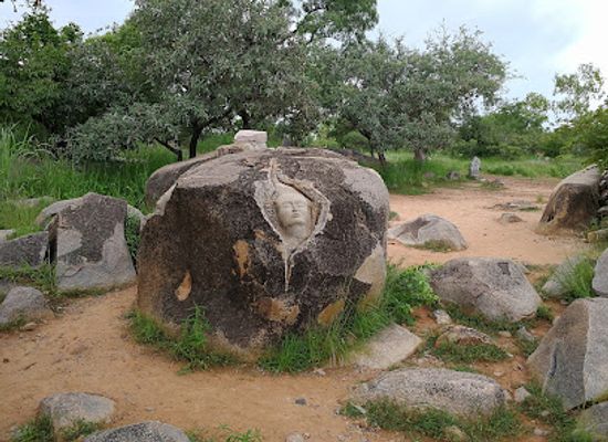 burkina-faso/po/landmark/sculptures-de-laongo