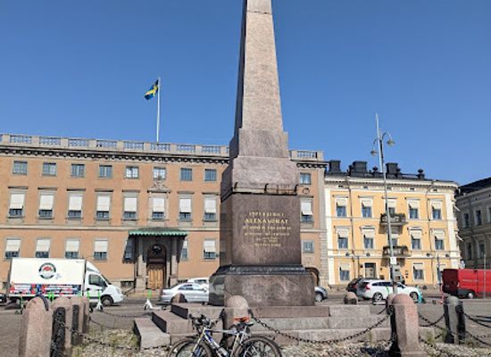 finland/helsinki/eira/landmark/tsarina-s-stone