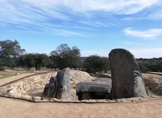 spain/extremadura/landmark/dolmen-de-lacara
