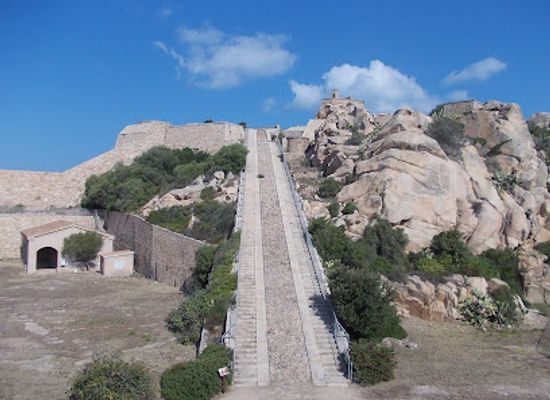 italy/sardinia/landmark/la-fortezza-di-monte-altura