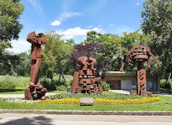 austria/vienna/donaustadt/landmark/statuen-im-donaupark