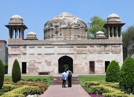 india/punjab/landmark/tomb-of-dai-anga