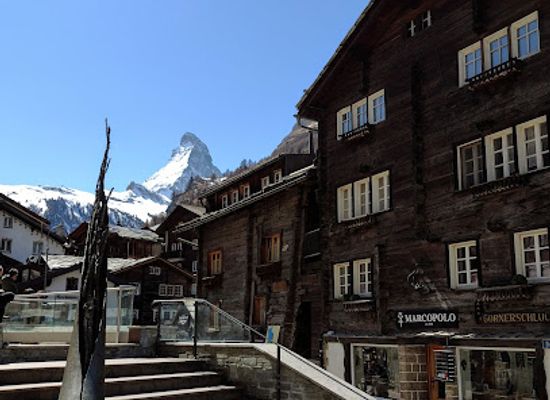 switzerland/zermatt/landmark/bronze-alphorn