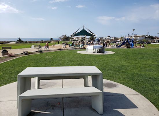 california/pismo-beach/landmark/art-in-the-park-at-dinosaur-caves
