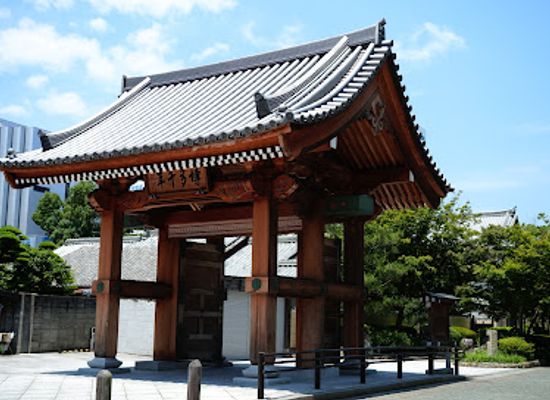 japan/buzen/landmark/hakata-sennen-no-mon-gate